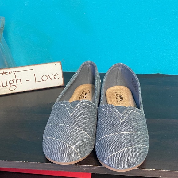 Mia Blue Denim Flats - Picture 4 of 6